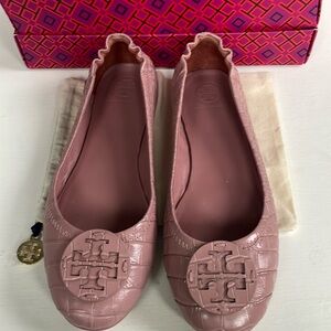 Tory Burch Minnie travel Ballet. Crocodile embossed. Pink. Size 7